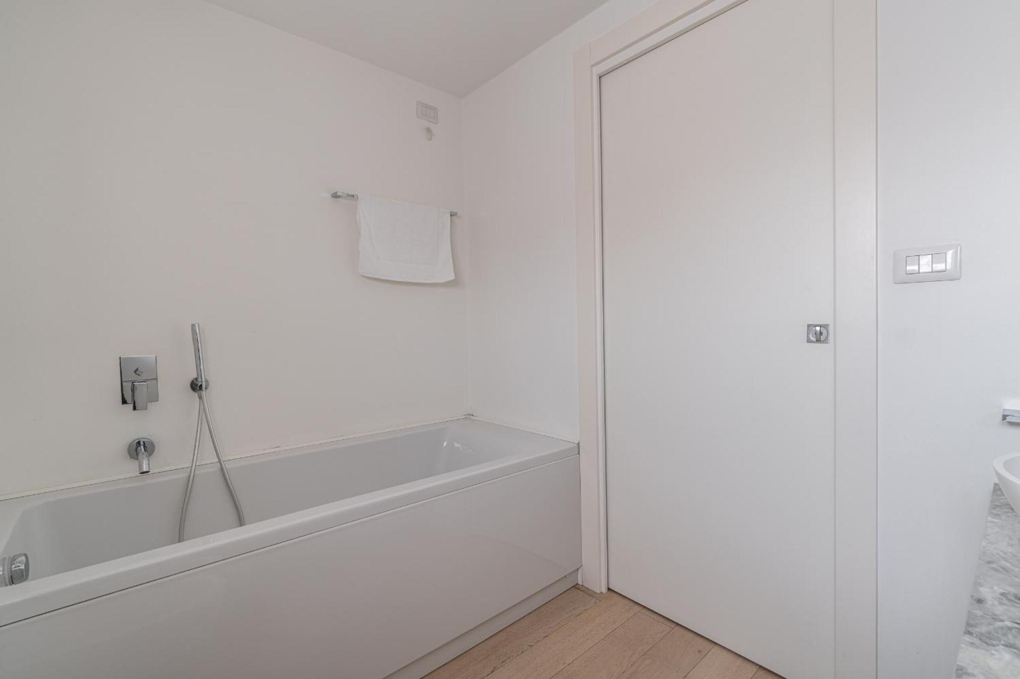 Parmenide Appartement Milan